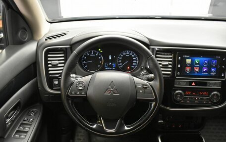 Mitsubishi Outlander III рестайлинг 3, 2019 год, 2 235 000 рублей, 14 фотография