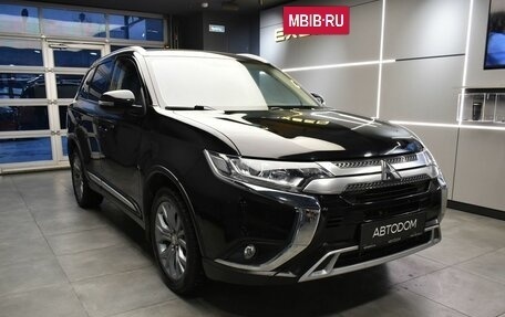 Mitsubishi Outlander III рестайлинг 3, 2019 год, 2 235 000 рублей, 2 фотография