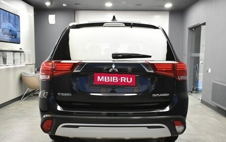 Mitsubishi Outlander III рестайлинг 3, 2019 год, 2 235 000 рублей, 26 фотография