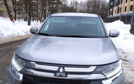 Mitsubishi Outlander III рестайлинг 3, 2016 год, 1 630 000 рублей, 1 фотография