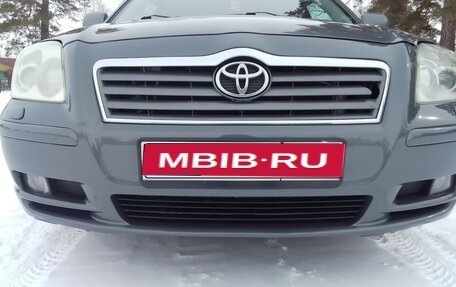Toyota Avensis III рестайлинг, 2004 год, 770 000 рублей, 1 фотография