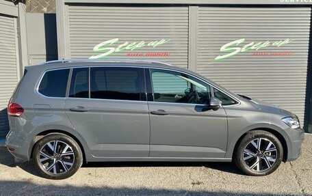 Volkswagen Touran III, 2022 год, 1 990 000 рублей, 6 фотография