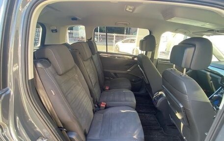 Volkswagen Touran III, 2022 год, 1 990 000 рублей, 19 фотография