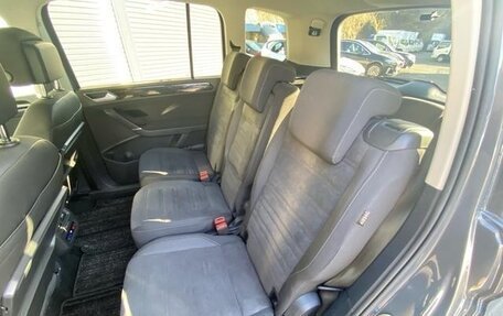 Volkswagen Touran III, 2022 год, 1 990 000 рублей, 21 фотография