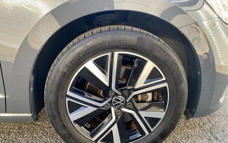 Volkswagen Touran III, 2022 год, 1 990 000 рублей, 27 фотография