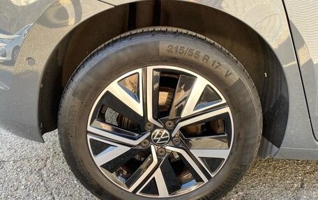 Volkswagen Touran III, 2022 год, 1 990 000 рублей, 28 фотография