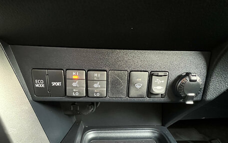 Toyota RAV4, 2016 год, 2 360 000 рублей, 14 фотография