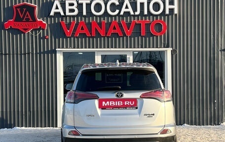 Toyota RAV4, 2016 год, 2 360 000 рублей, 17 фотография