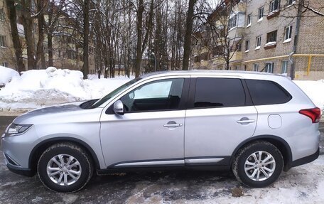 Mitsubishi Outlander III рестайлинг 3, 2016 год, 1 630 000 рублей, 2 фотография