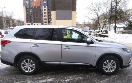 Mitsubishi Outlander III рестайлинг 3, 2016 год, 1 630 000 рублей, 3 фотография