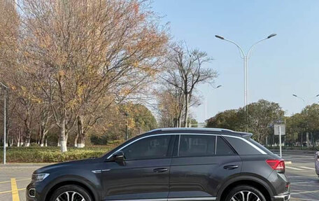 Volkswagen T-Roc I, 2022 год, 1 499 900 рублей, 5 фотография