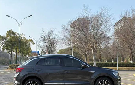 Volkswagen T-Roc I, 2022 год, 1 499 900 рублей, 6 фотография