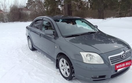 Toyota Avensis III рестайлинг, 2004 год, 770 000 рублей, 4 фотография