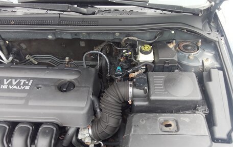 Toyota Avensis III рестайлинг, 2004 год, 770 000 рублей, 29 фотография