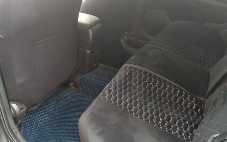 Toyota Avensis III рестайлинг, 2004 год, 770 000 рублей, 21 фотография