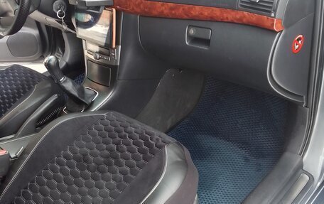 Toyota Avensis III рестайлинг, 2004 год, 770 000 рублей, 19 фотография