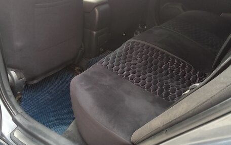 Toyota Avensis III рестайлинг, 2004 год, 770 000 рублей, 20 фотография