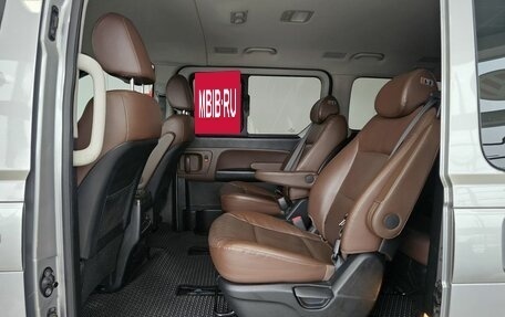 Hyundai Grand Starex Grand Starex I рестайлинг 2, 2019 год, 3 689 000 рублей, 16 фотография
