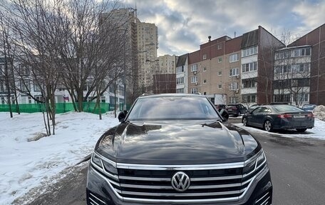 Volkswagen Touareg III, 2019 год, 4 800 000 рублей, 1 фотография