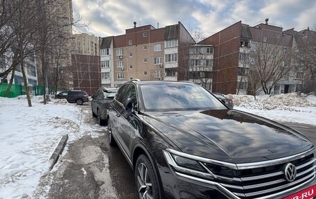 Volkswagen Touareg III, 2019 год, 4 800 000 рублей, 2 фотография