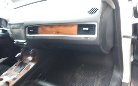 Volkswagen Touareg III, 2011 год, 1 750 000 рублей, 25 фотография