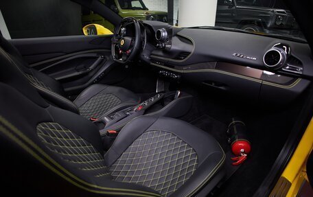 Ferrari F8, 2022 год, 36 000 000 рублей, 17 фотография
