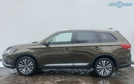 Mitsubishi Outlander III рестайлинг 3, 2019 год, 1 905 000 рублей, 8 фотография