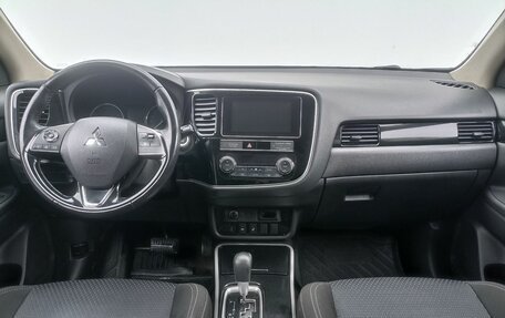 Mitsubishi Outlander III рестайлинг 3, 2019 год, 1 905 000 рублей, 12 фотография