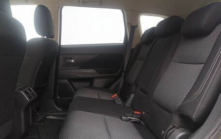 Mitsubishi Outlander III рестайлинг 3, 2019 год, 1 905 000 рублей, 11 фотография