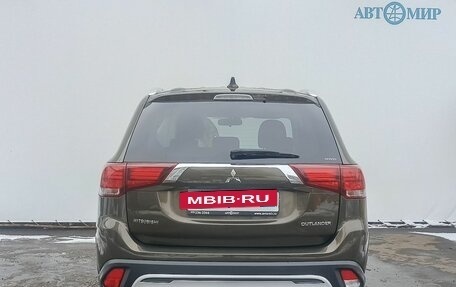 Mitsubishi Outlander III рестайлинг 3, 2019 год, 1 905 000 рублей, 6 фотография