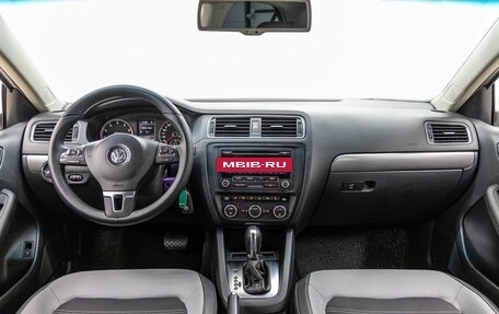 Volkswagen Jetta VI, 2012 год, 1 128 000 рублей, 13 фотография