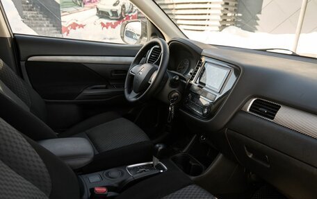 Mitsubishi Outlander III рестайлинг 3, 2015 год, 1 600 000 рублей, 6 фотография