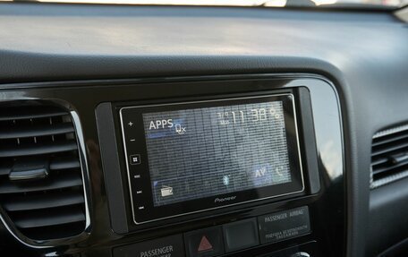 Mitsubishi Outlander III рестайлинг 3, 2015 год, 1 600 000 рублей, 9 фотография