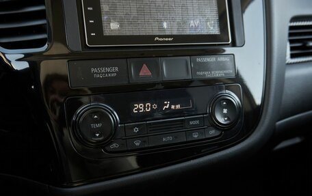 Mitsubishi Outlander III рестайлинг 3, 2015 год, 1 600 000 рублей, 10 фотография