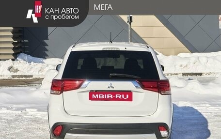 Mitsubishi Outlander III рестайлинг 3, 2015 год, 1 600 000 рублей, 4 фотография