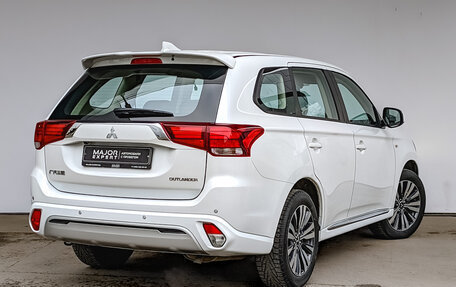 Mitsubishi Outlander III рестайлинг 3, 2022 год, 2 699 000 рублей, 5 фотография