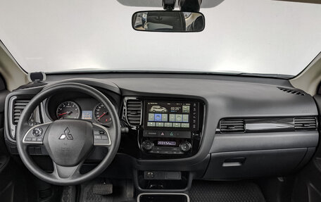 Mitsubishi Outlander III рестайлинг 3, 2022 год, 2 699 000 рублей, 14 фотография