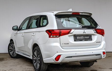 Mitsubishi Outlander III рестайлинг 3, 2022 год, 2 699 000 рублей, 7 фотография