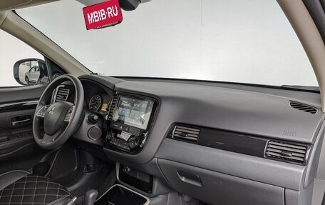 Mitsubishi Outlander III рестайлинг 3, 2022 год, 2 699 000 рублей, 13 фотография