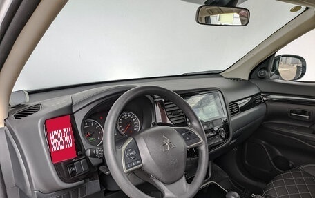 Mitsubishi Outlander III рестайлинг 3, 2022 год, 2 699 000 рублей, 15 фотография