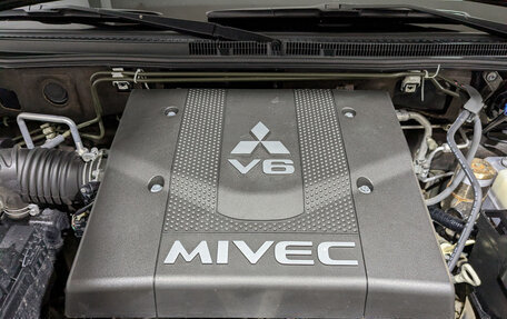 Mitsubishi Pajero IV, 2017 год, 3 450 000 рублей, 9 фотография