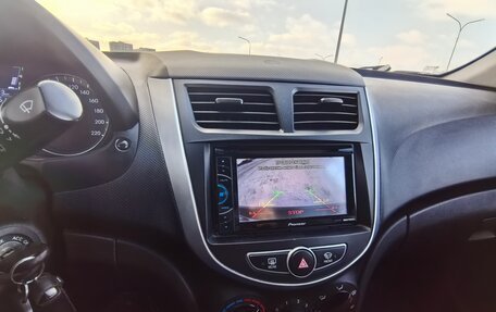 Hyundai Solaris II рестайлинг, 2013 год, 770 000 рублей, 11 фотография