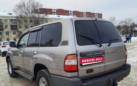 Toyota Land Cruiser 100 рестайлинг 2, 2005 год, 2 030 000 рублей, 4 фотография