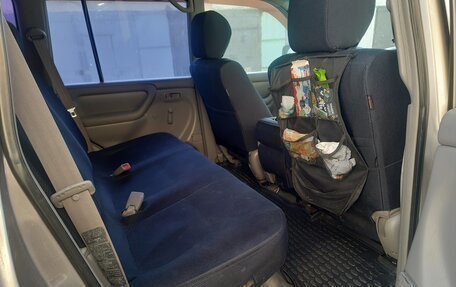 Toyota Land Cruiser 100 рестайлинг 2, 2005 год, 2 030 000 рублей, 10 фотография