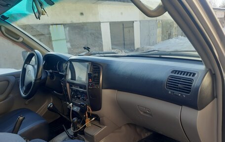 Toyota Land Cruiser 100 рестайлинг 2, 2005 год, 2 030 000 рублей, 9 фотография