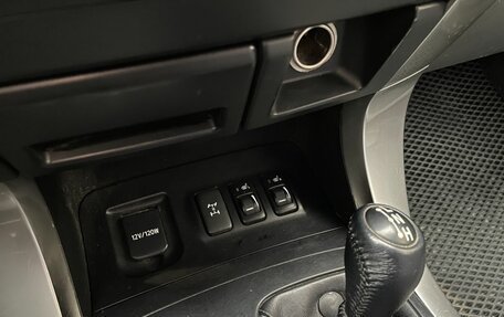 Toyota Land Cruiser Prado 120 рестайлинг, 2006 год, 2 200 000 рублей, 13 фотография