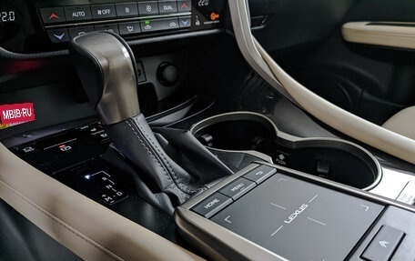 Lexus RX IV рестайлинг, 2021 год, 6 300 000 рублей, 26 фотография