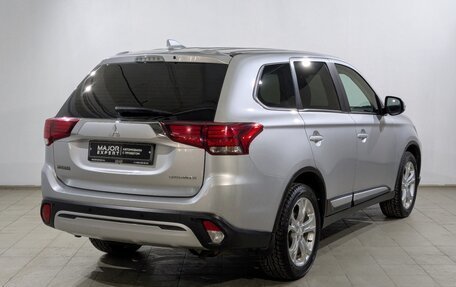 Mitsubishi Outlander III рестайлинг 3, 2020 год, 2 400 000 рублей, 13 фотография