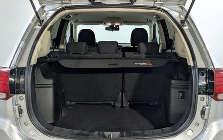 Mitsubishi Outlander III рестайлинг 3, 2020 год, 2 400 000 рублей, 16 фотография