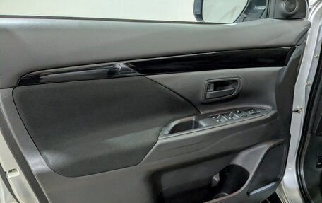 Mitsubishi Outlander III рестайлинг 3, 2020 год, 2 400 000 рублей, 19 фотография